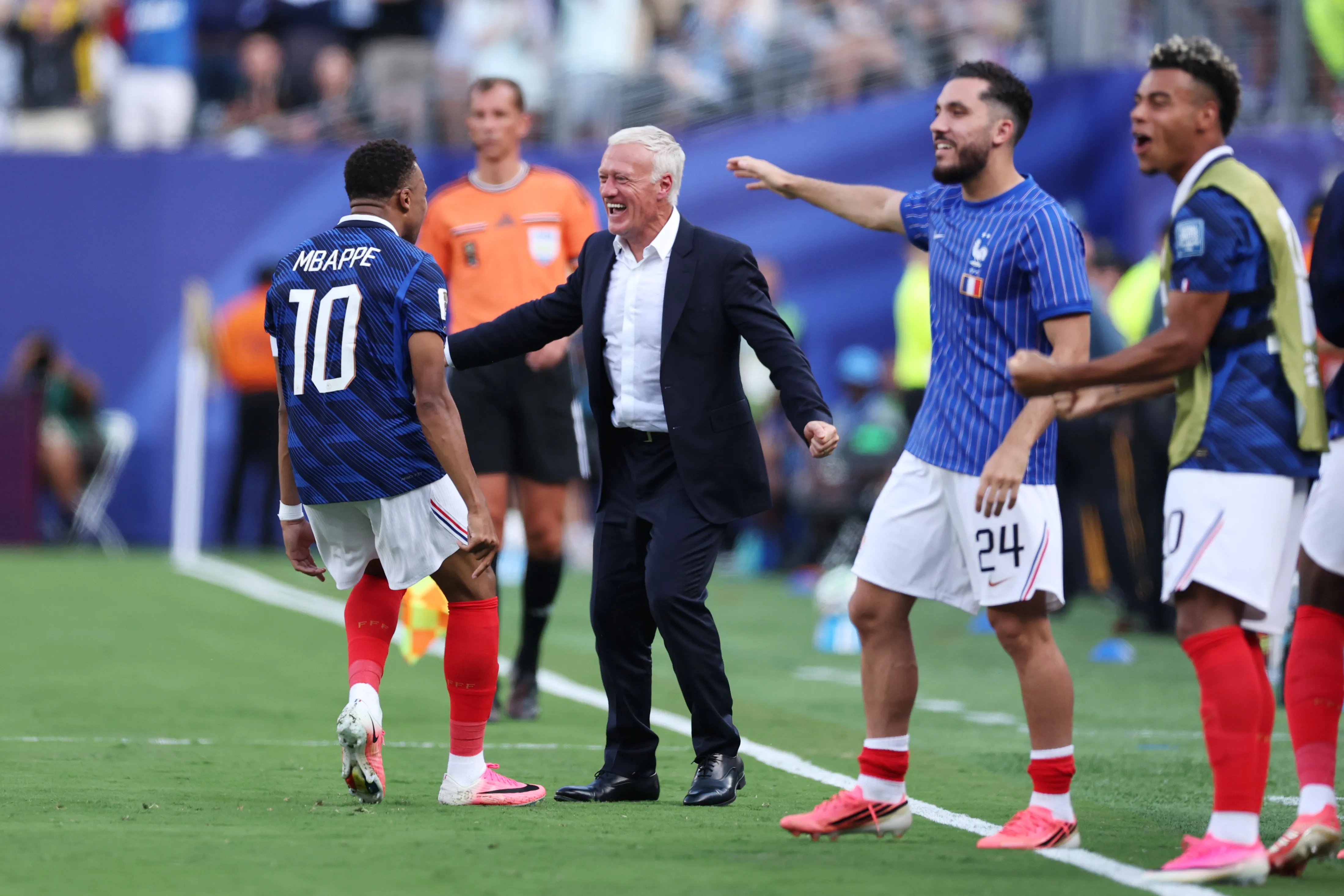 Didier Deschamps quiere seguir celebrando en el Mundial. (Photo by Mattia Ozbot/Getty Images)