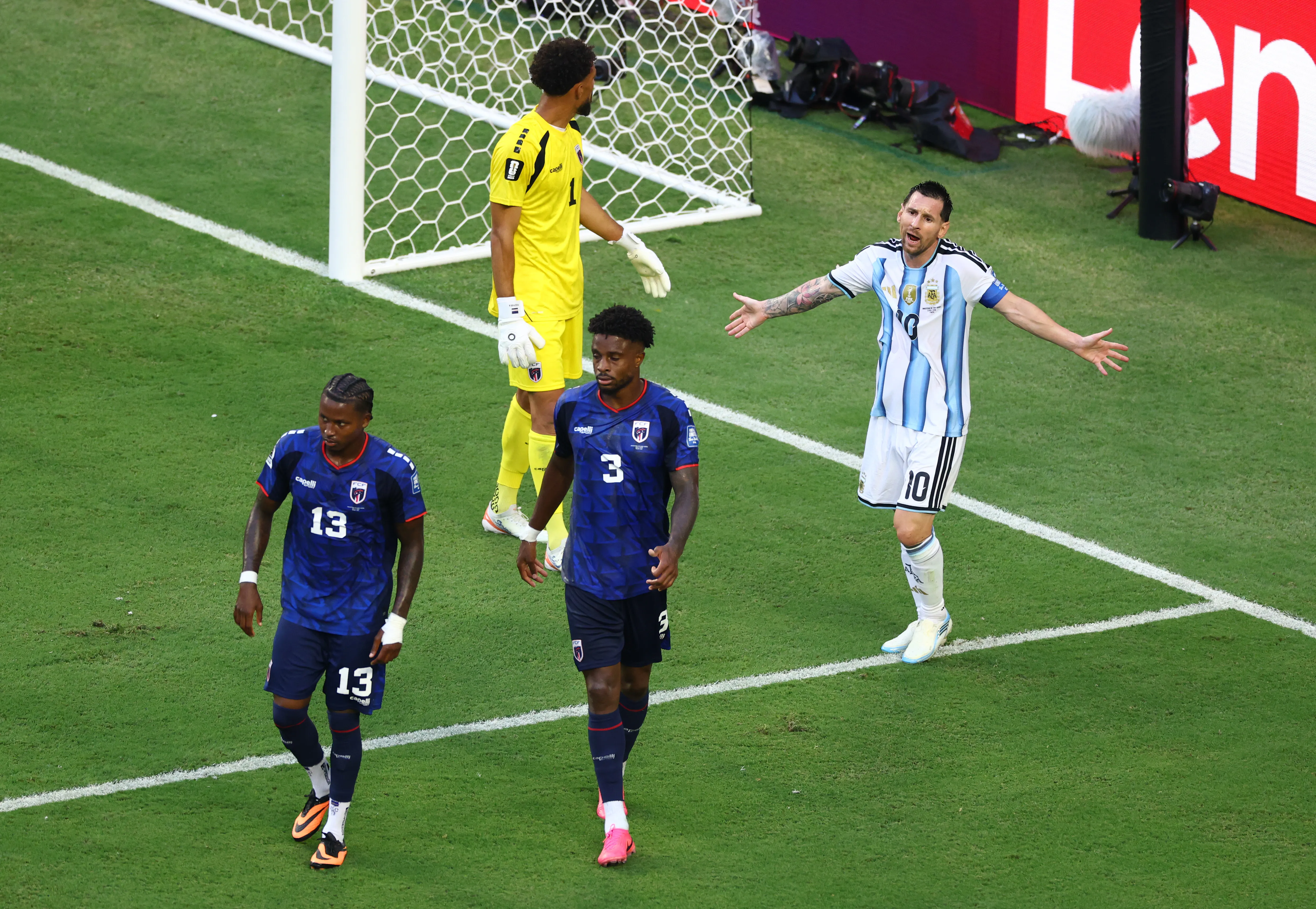 Lionel Messi no quedó nada de conforme con lo hecho por Argentina ante Cabo Verde en el Mundial 2026. Foto: Getty Images.