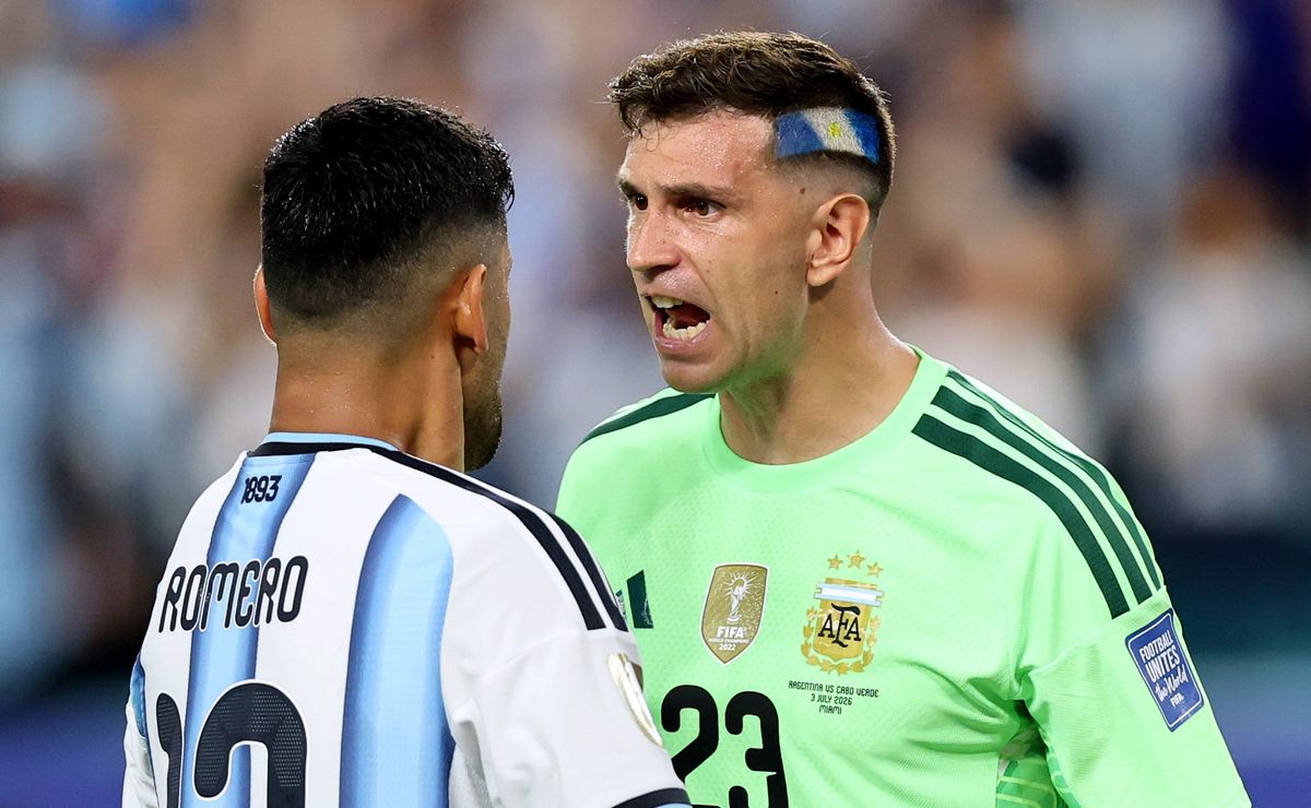 Periodista felicita al Dibu Martínez y así reacciona tras la victoria de Argentina a Cabo Verde: “Qué golazo me metieron, deja de joder”