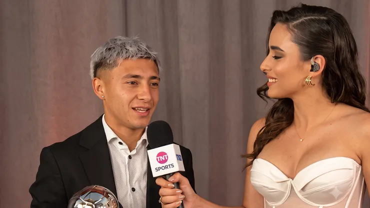El Cotto Ovalle fue premiado como el mejor jugador de la Liga 2D en la Gala Crack de 2024.