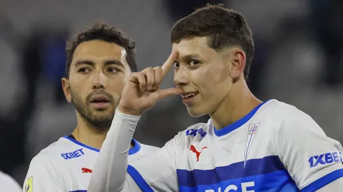 Martín Gómez celebró así su primer gol en la Católica.