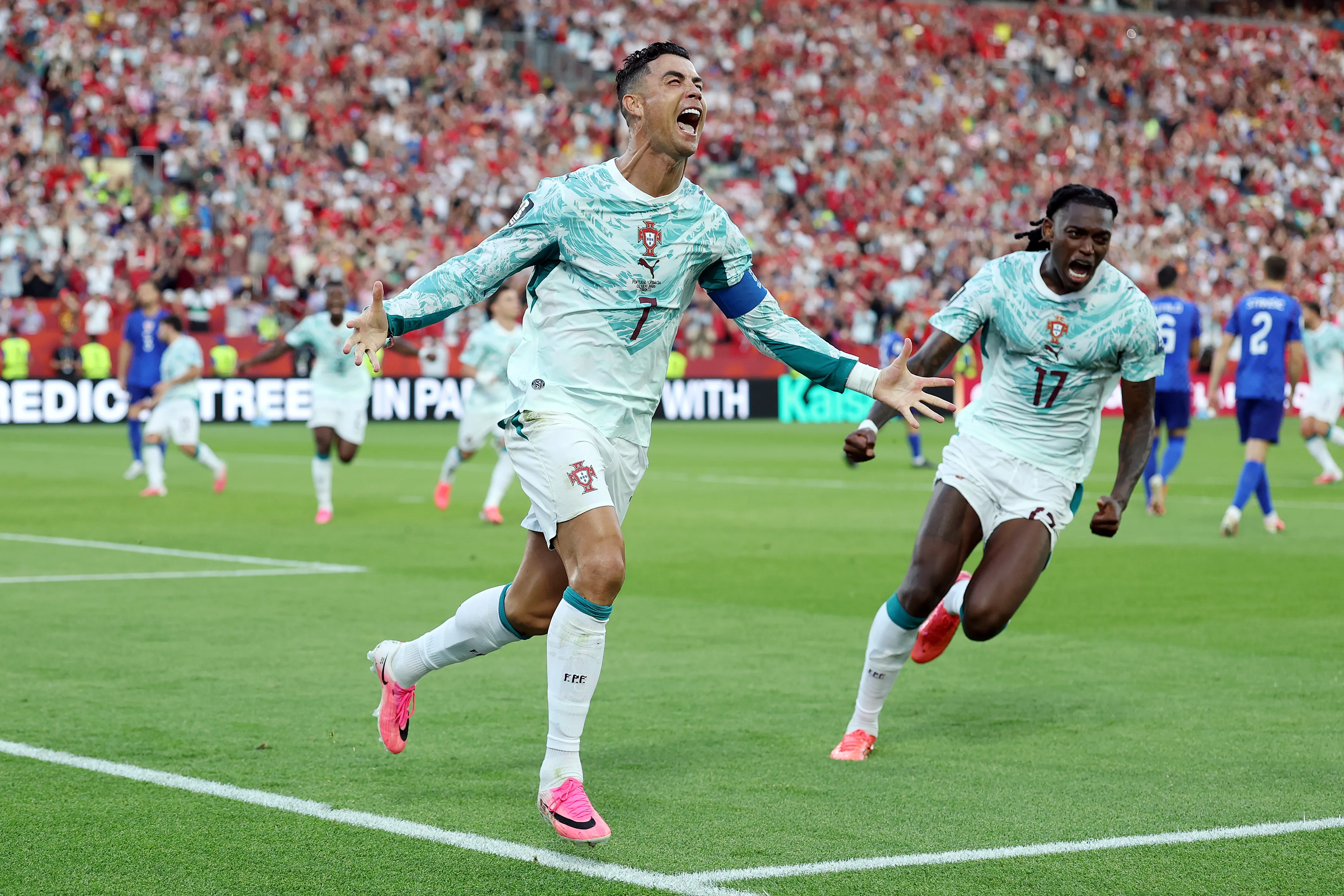 Cristiano Ronaldo viene de marcarle a Croacia con un penal. (Photo by Dan Mullan/Getty Images)