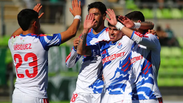 Guerrero volvió de la suspensión en la U con dos goles ante Wanderers.