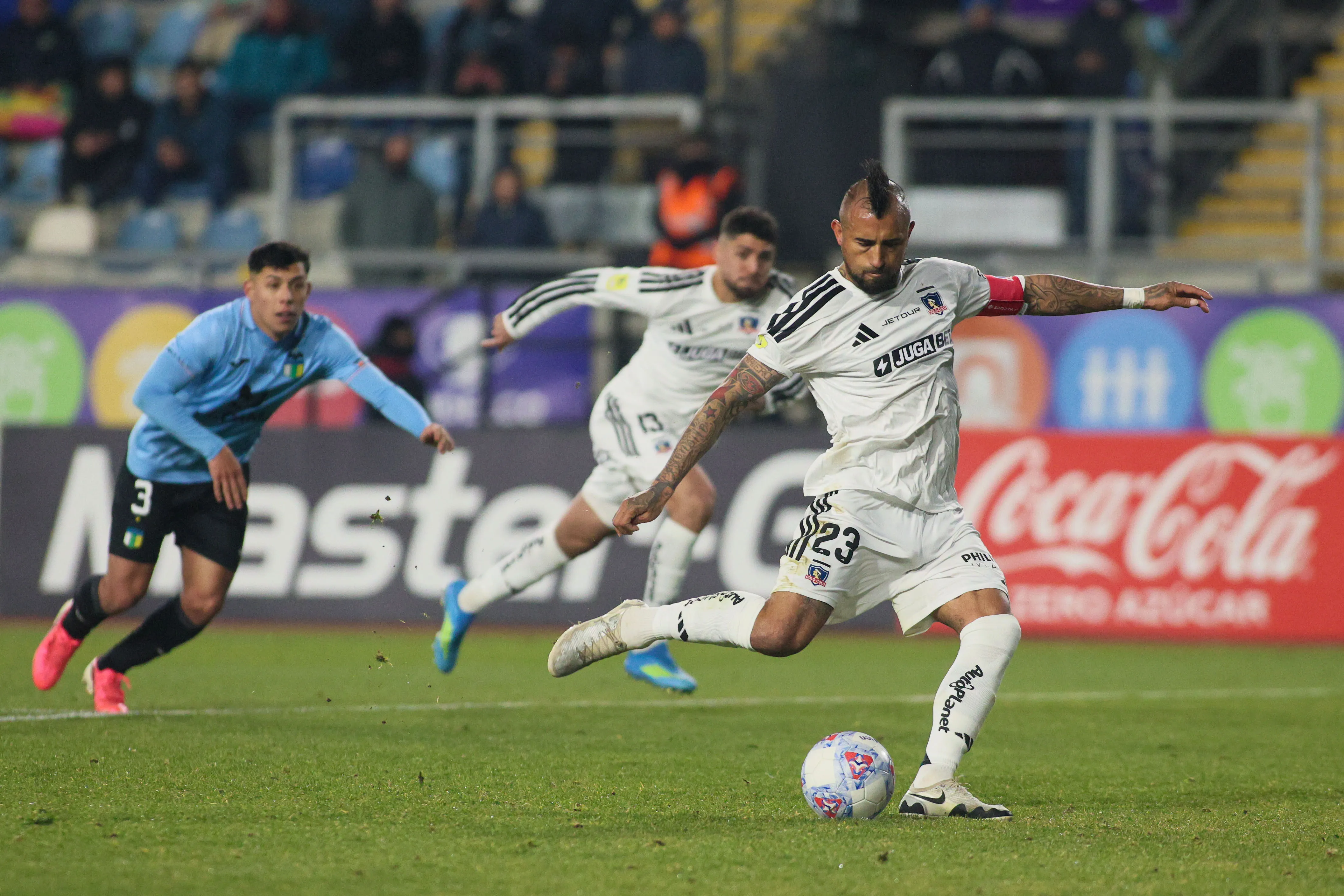 Arturo Vidal vuelve a la titularidad en Colo Colo. | Foto: Photosport.