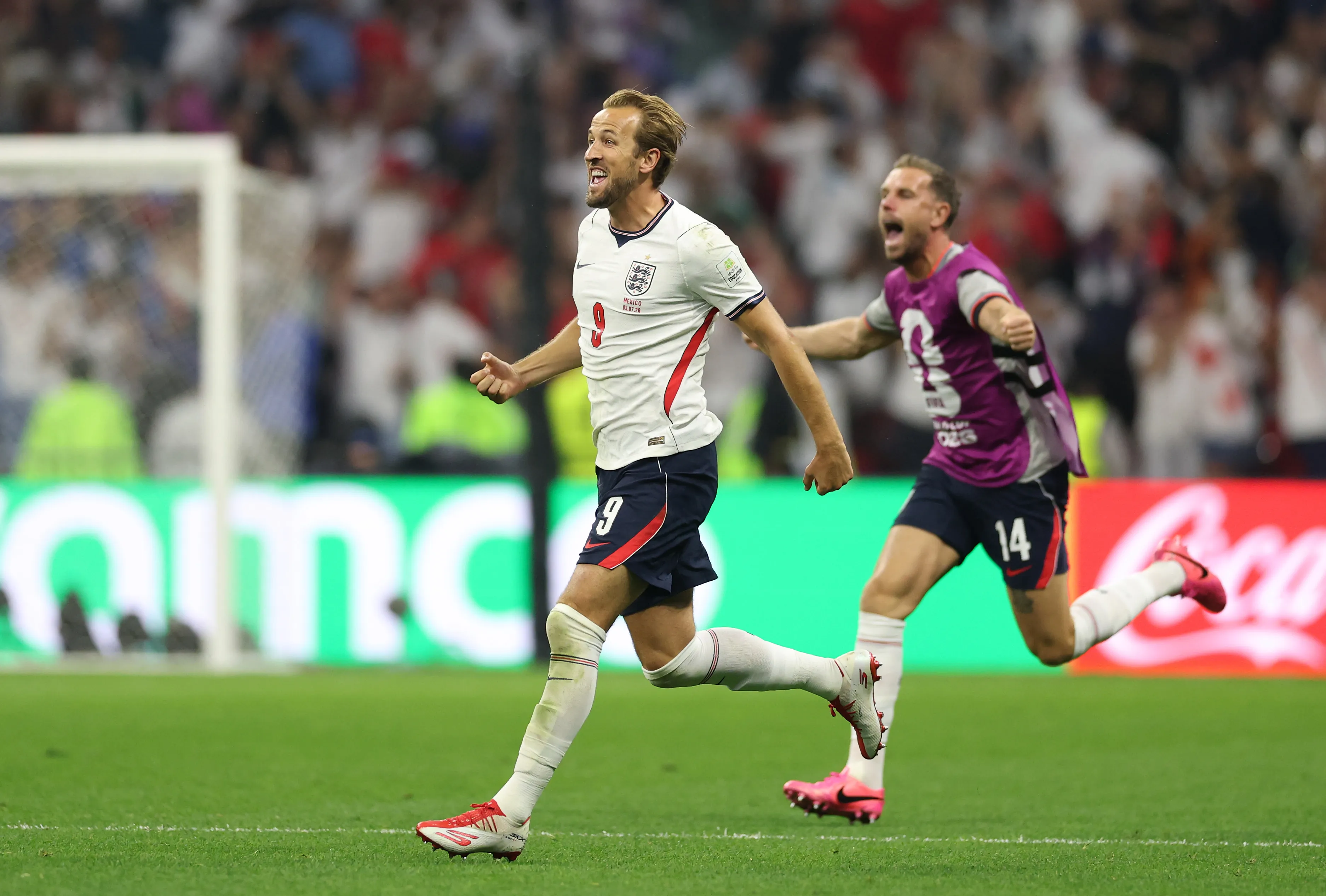 Henderson festejando junto a Harry Kane antes de lesionarse