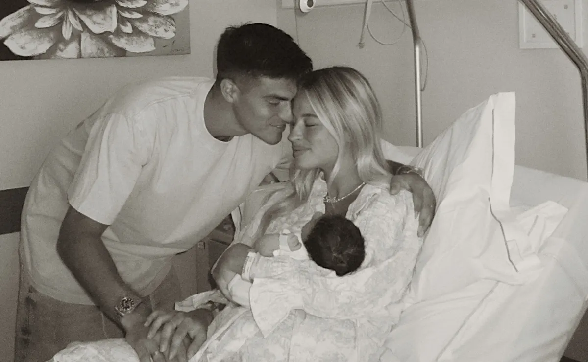 Ex seleccionado de Chile celebra paternidad con influencer italiana Ex seleccionado de Chile celebra paternidad con influencer italiana
