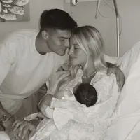 Ex seleccionado de Chile celebra paternidad con influencer italiana