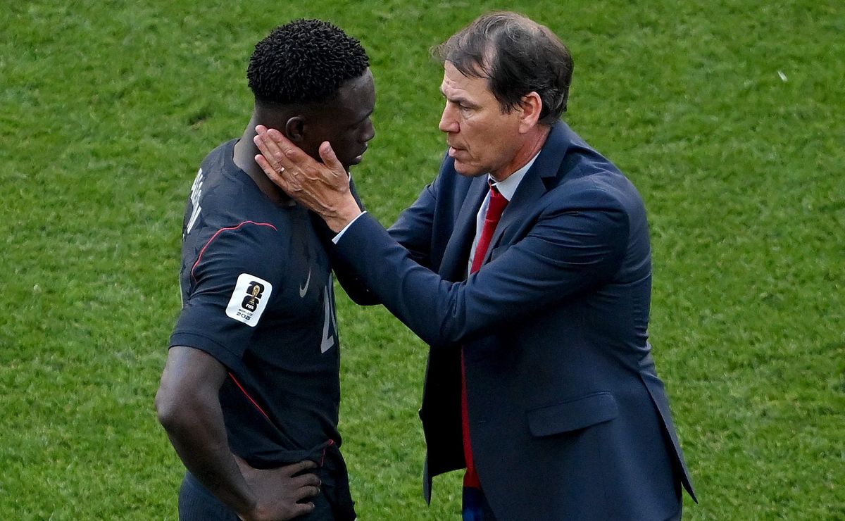 Rudi Garcia apoya a Folarin Balogun tras “arreglín” infructuoso de la FIFA: “No tiene la culpa”