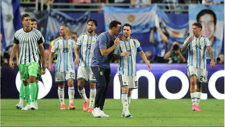 Scaloni guarda la formación hasta el último minuto