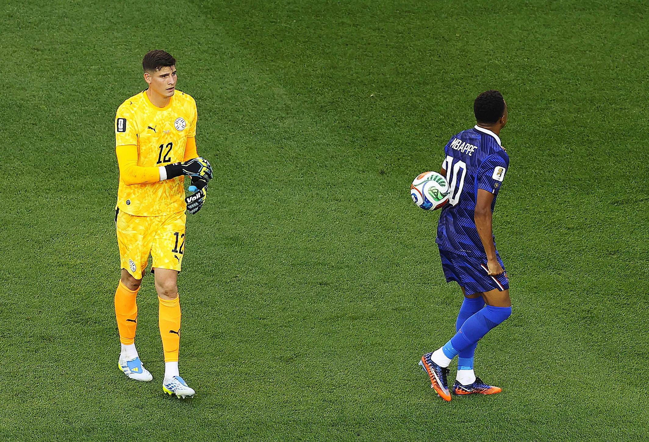 Kylian Mbappé no quiso darle la mano al portero de Paraguay tras el triunfo de Francia | Getty Images