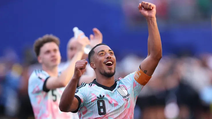 Youri Tielemans, el capitán de Bélgica, fue campeón de la Europa League con el Aston Villa.