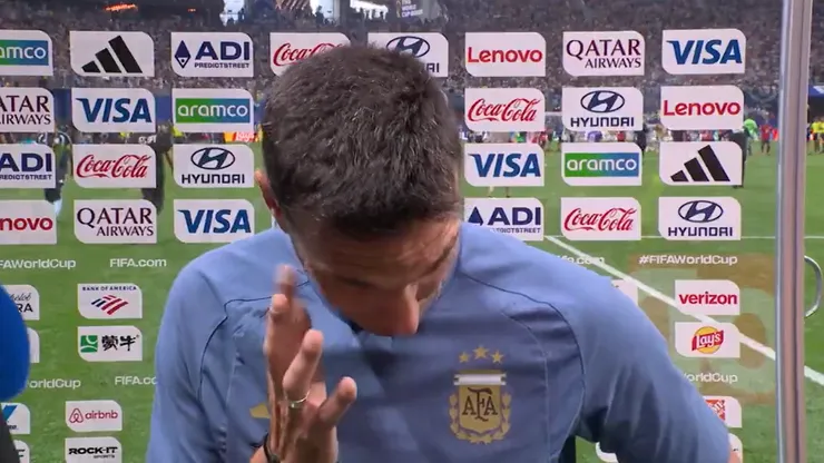 Scaloni rompe en llanto y se va: entrevista de nueve segundos tras angustioso triunfo de Argentina.
