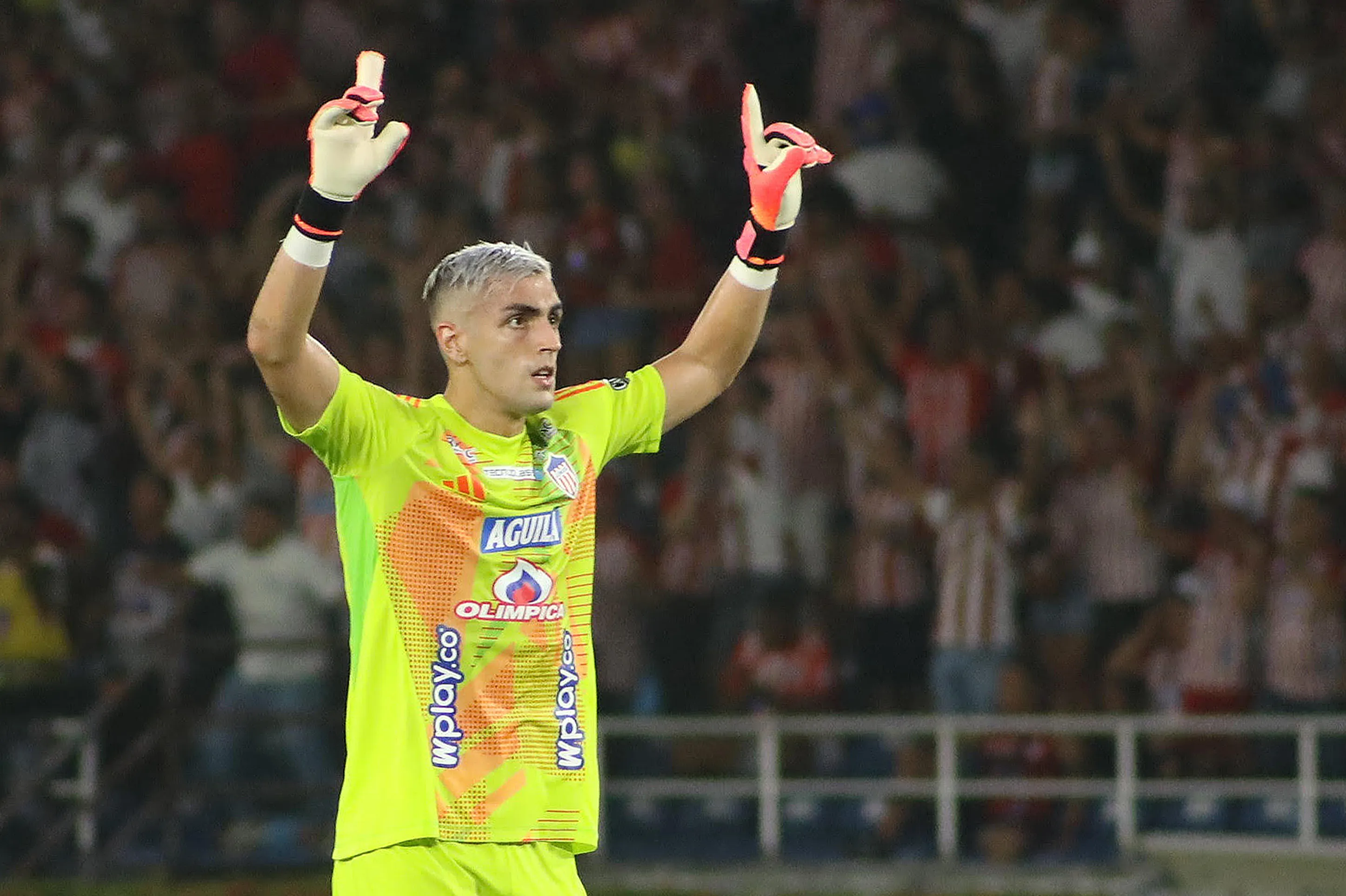 Santiago Mele cuando militaba en Junior y jugó vs Colo Colo. (Jairo Cassiani/VizzorImage/Photosport).