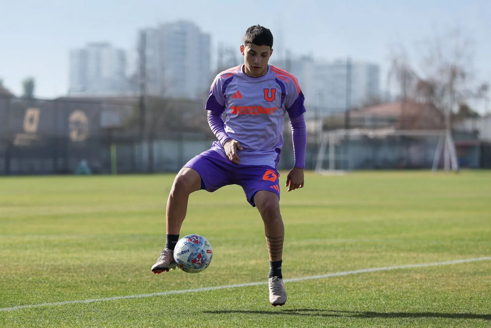 Gonzalo Reyna viene de jugar en Boston River de Uruguay, con inferiores en Racing. Foto:U de Chile.