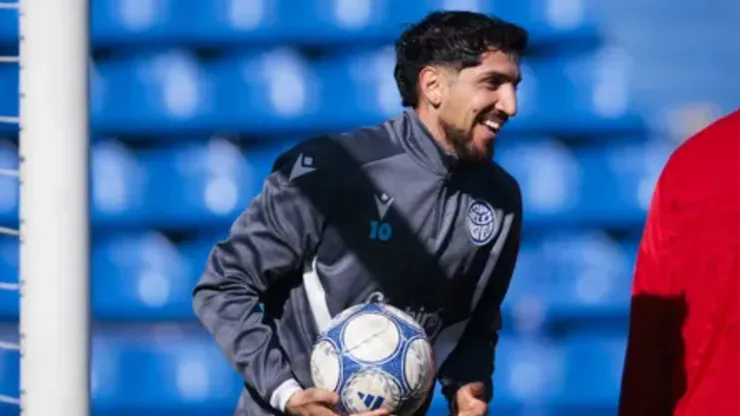 Diego Valdés se luce mientras Colo Colo lo busca.