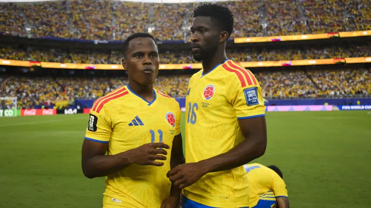 Jhon Arias y Davinson Sánchez, dos buenos valores de Colombia en la Copa. Uno no llegó a la tanda y el defensor falló su remate.
