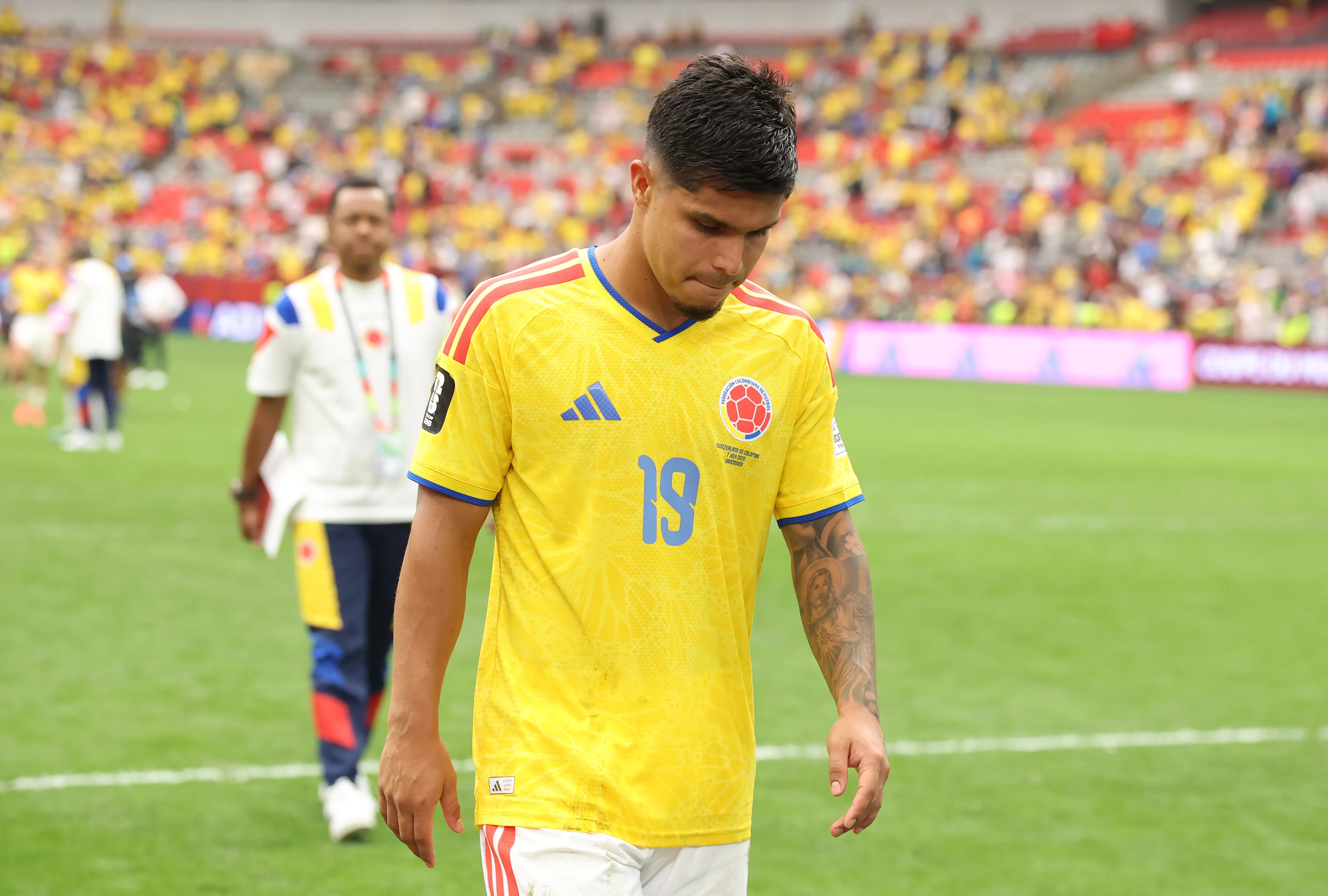 Así salió el Cucho Hernández de la cancha luego de la eliminación colombiana. (Alex Grimm/Getty Images).