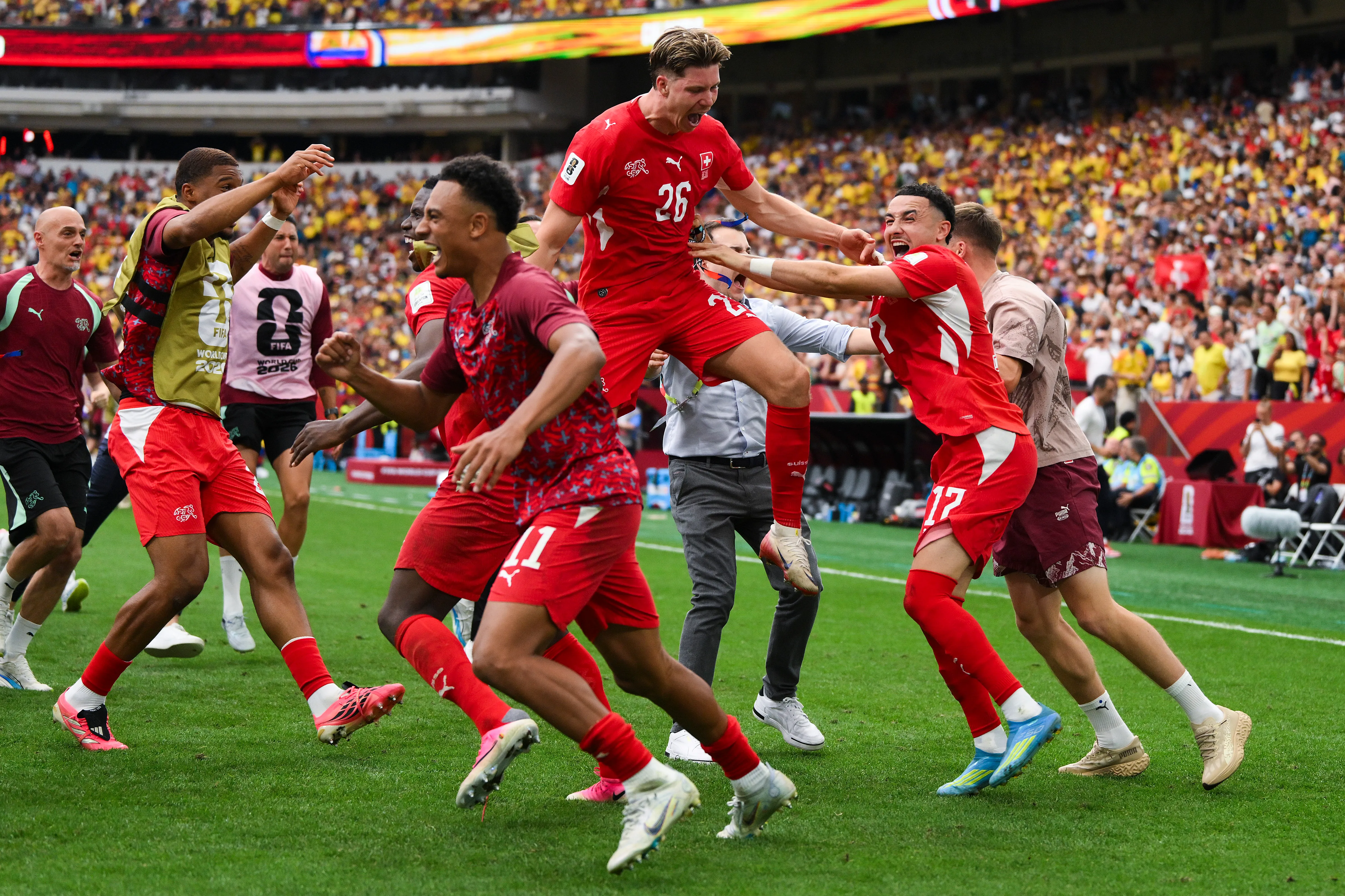 Ruben Vargas (17) desató el carnaval suizo tras convertir su penal vs Colombia. (David Ramos/Getty Images).