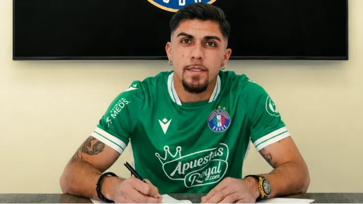 César Pinares firmó su contrato en los Tanos.