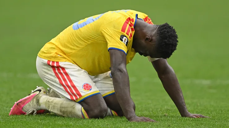 Davinson Sánchez quedó destrozado tras la derrota cafetalera ante los suizos en la Copa del Mundo.