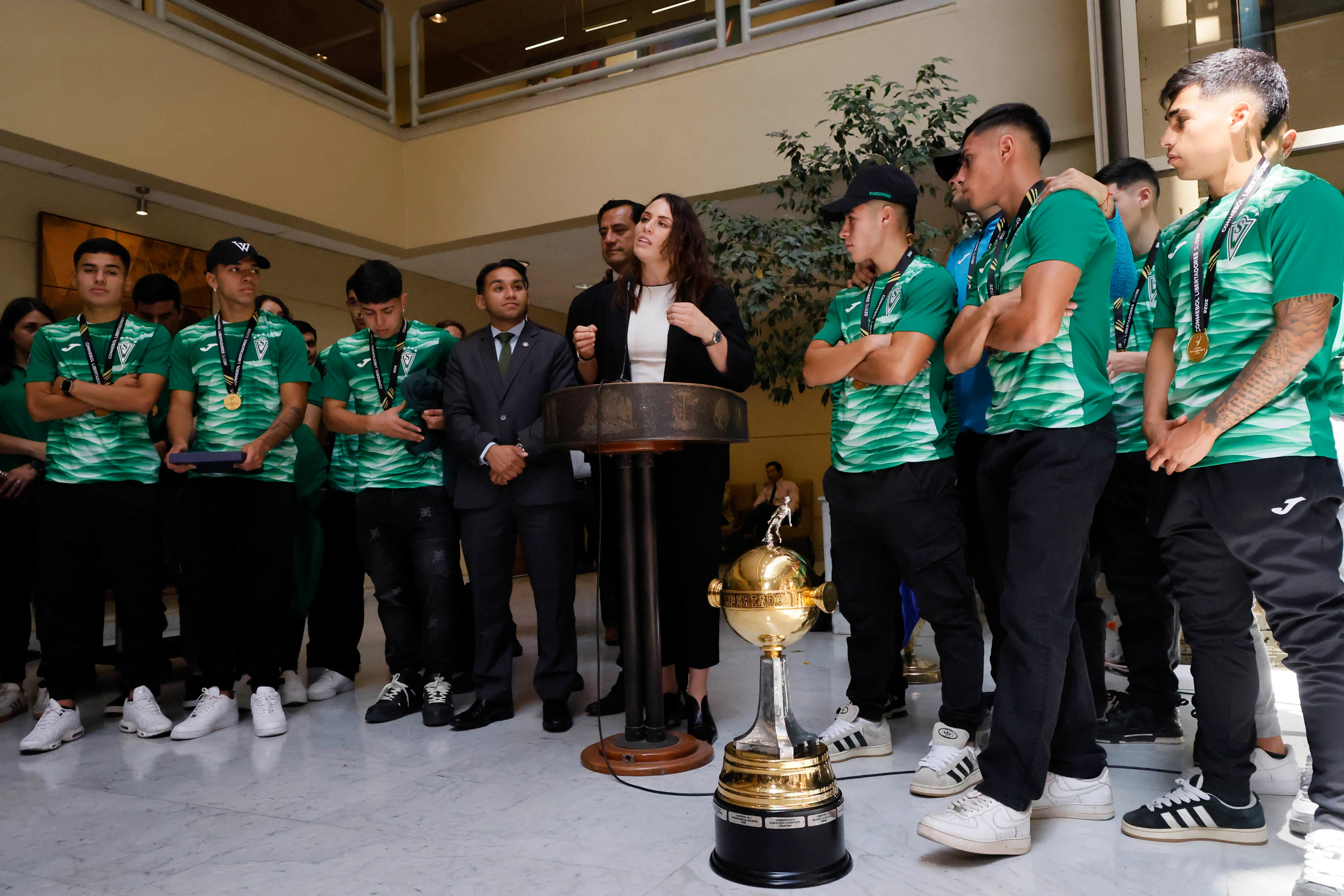 Natalia Duco prometió apoyar a Santiago Wanderers en su viaje a España. Crédito: Sebastian Cisternas/Photosport