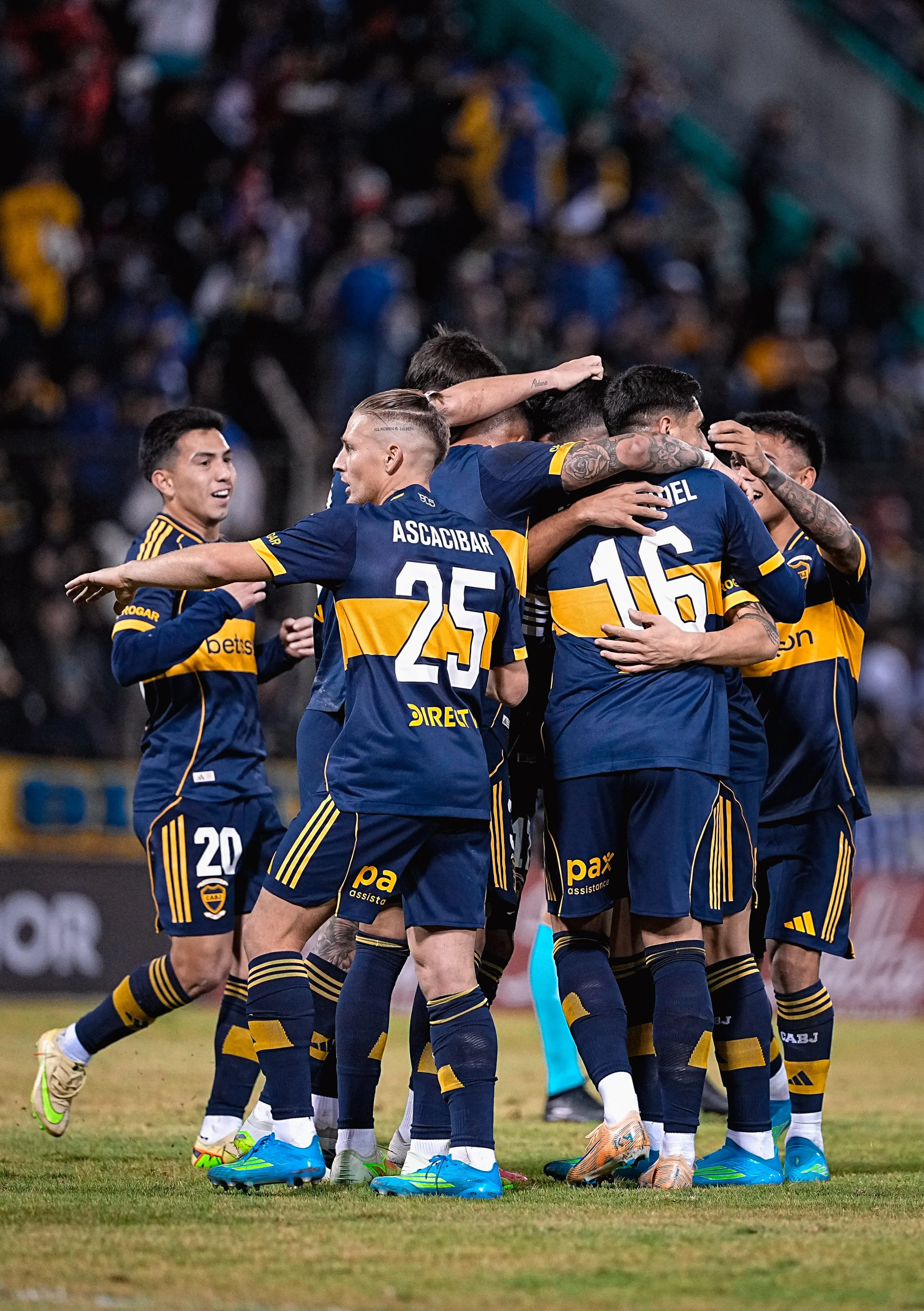Boca Juniors derrotó a Athletico Paranaense en un amistoso con Carlos Palacios y Williams Alarcón sumando minutos. Foto: Boca Juniors.