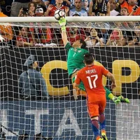 A 10 años: Bravo recuerda lo que hizo en la atajada a Agüero