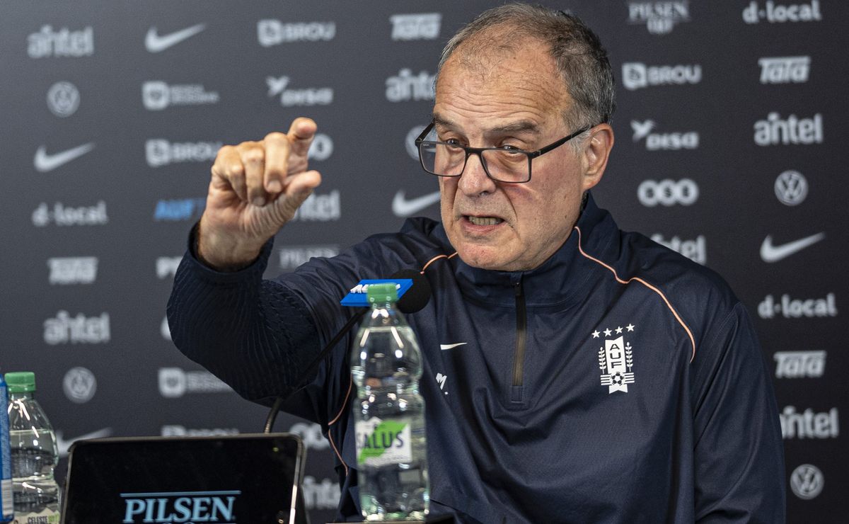 Presidente de Peñarol vuelve a destrozar a Bielsa por su rol en Uruguay: “Ensució a los jugadores y lo están blindando”