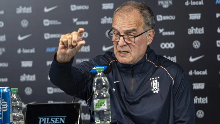 Marcelo Bielsa dio una rueda de prensa muy extensa para cerrar su ciclo en Uruguay.