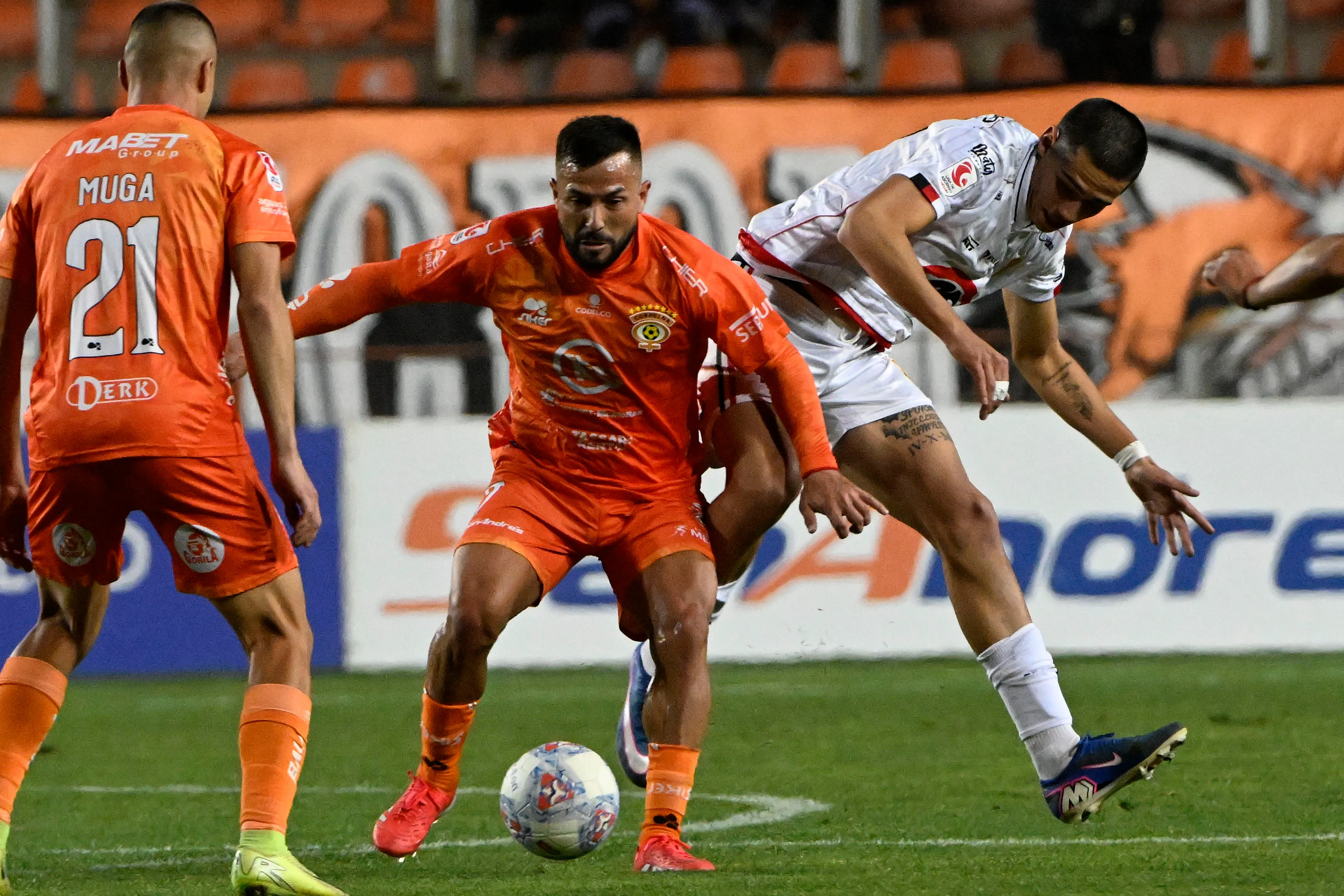 Sebastián Zúñiga salió lesionado del último encuentro de Cobreloa/Photosport