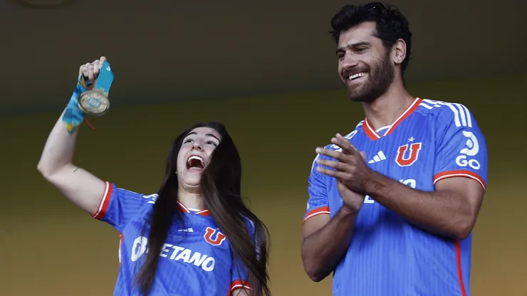 Valentina Toro es reconocida hincha de la U.