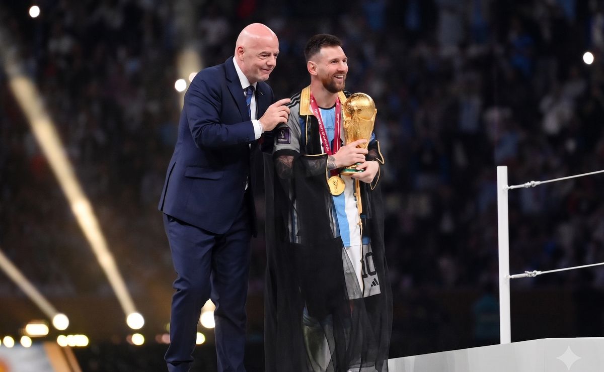 Ex DT de Chile acusa derechamente arreglín en el Mundial 2026: “Messi vende en la FIFA, se nota en los partidos”
