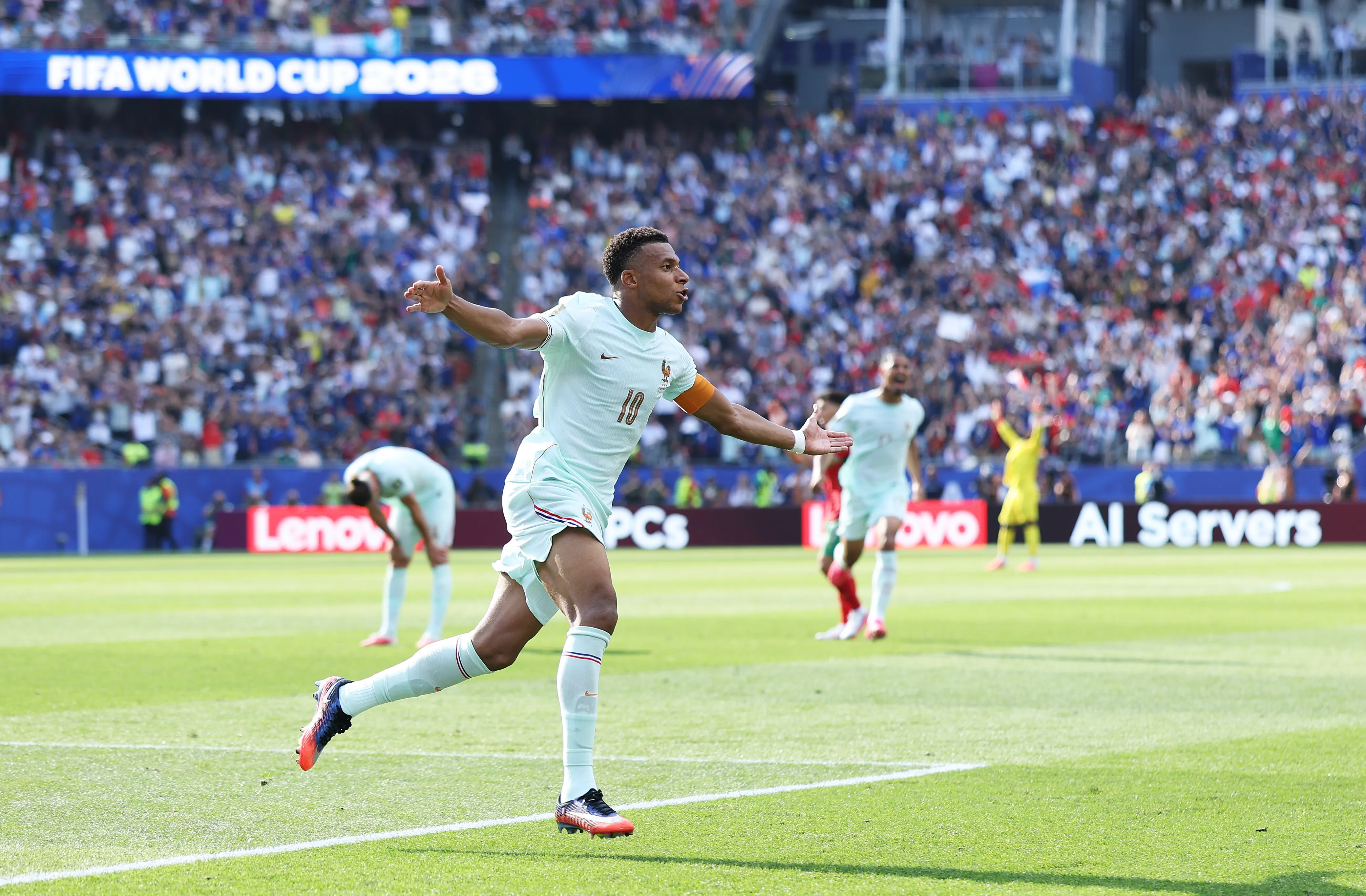 Kylian Mbappé marcó en el triunfo de Francia y sigue