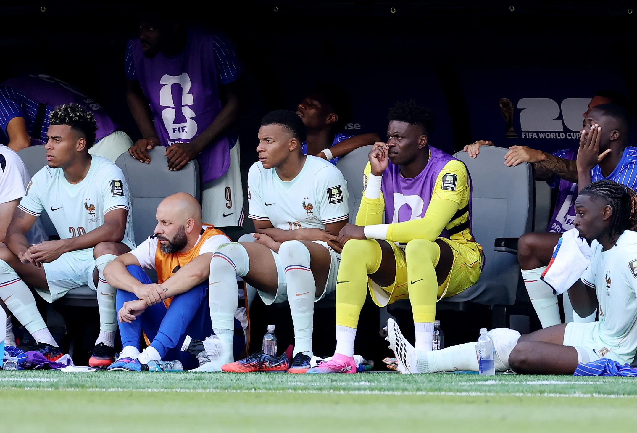 La imagen de Kylian Mbappé con hielo en su tobillo derecho | Getty Images