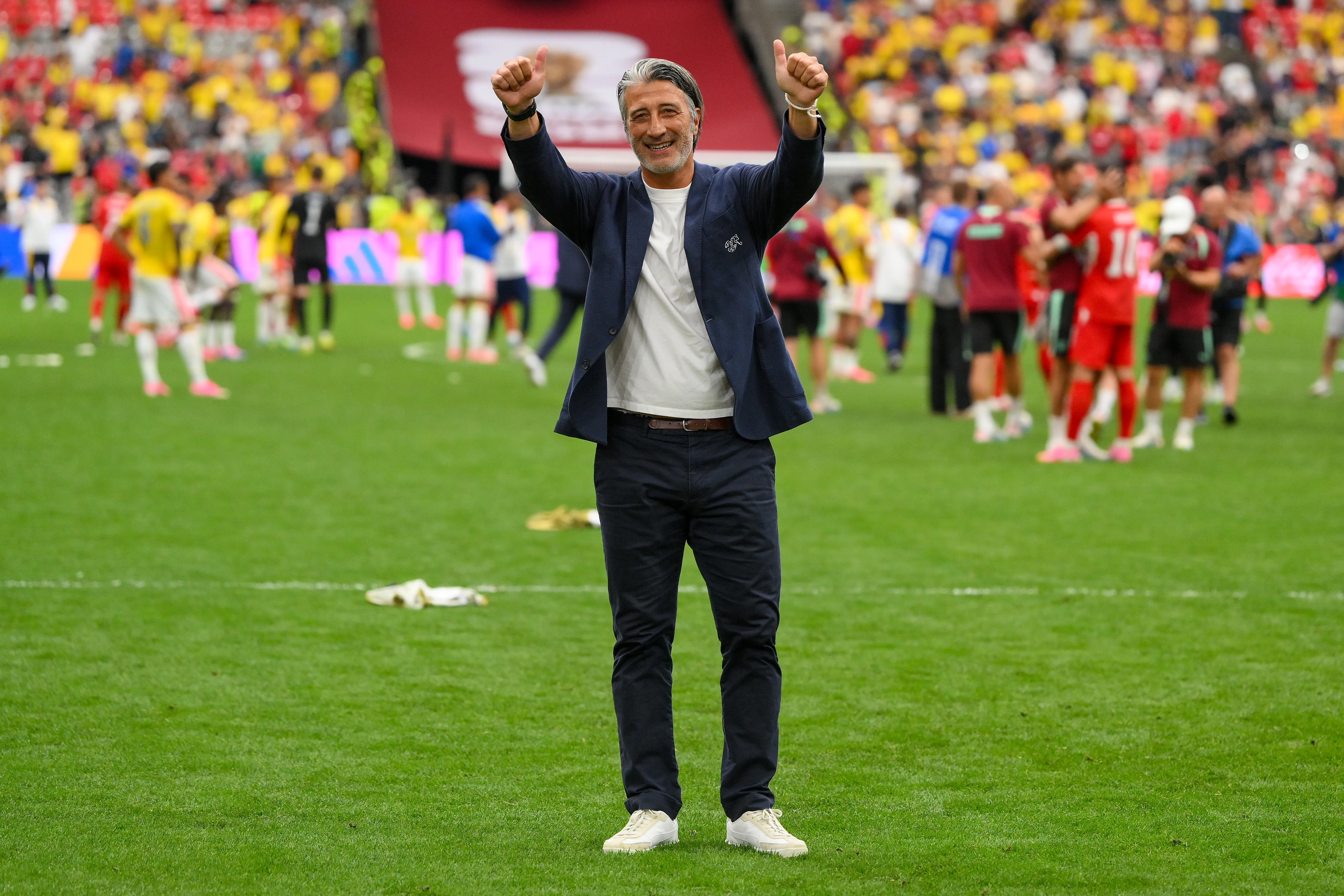 Así celebró Murat Yakin la victoria por penales ante Colombia. (David Ramos/Getty Images).