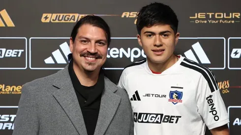 Raúl Hoffmann acompañó a Raipán en la firma de su primer contrato