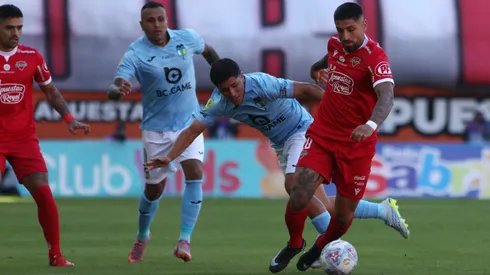 Ñublense y Ohiggins disputan la final de ida en Copa de la Liga.