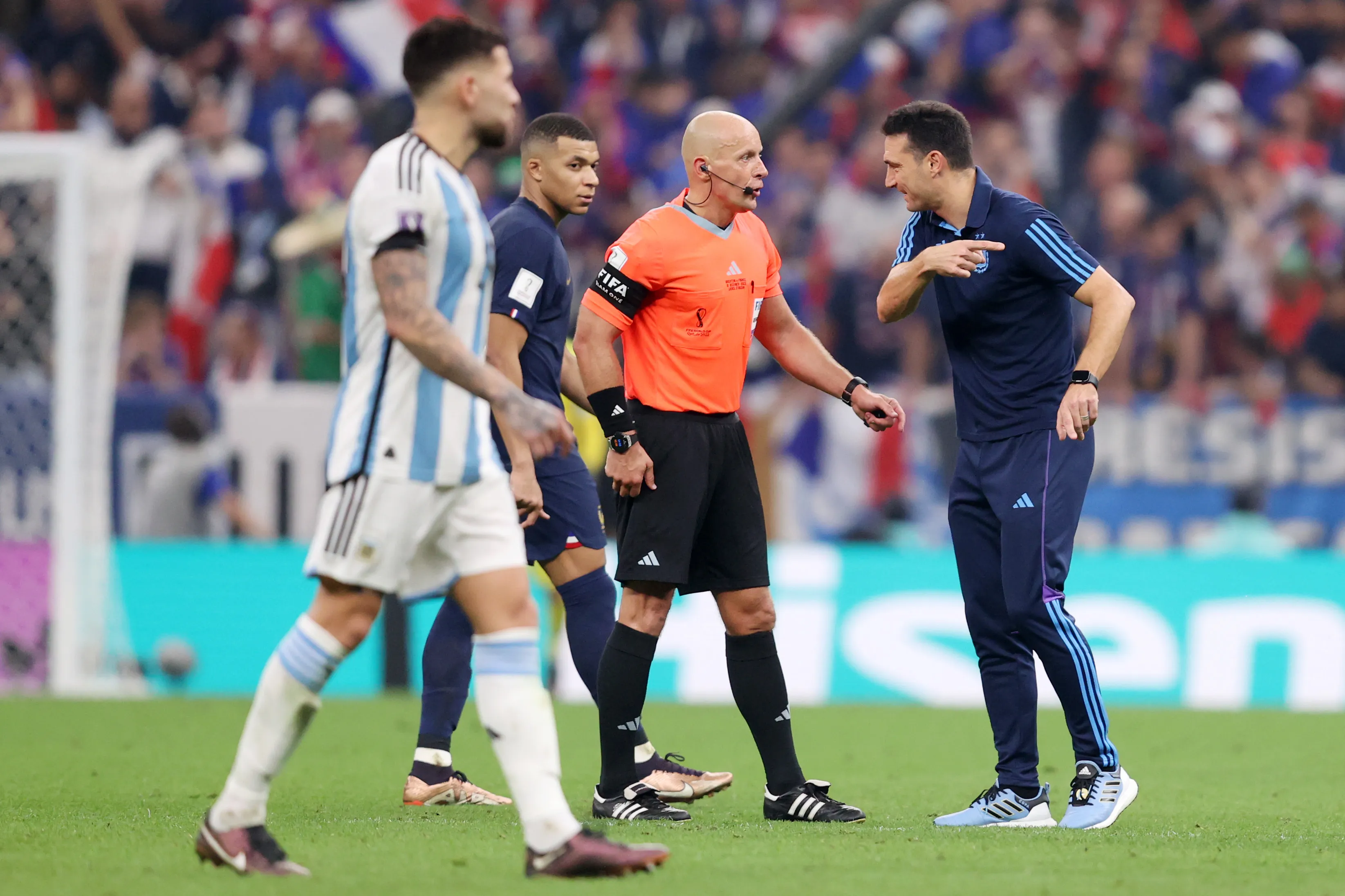 Scaloni abordó las posibles ayudas arbitrales a Argentina (Photo by Julian Finney/Getty Images)