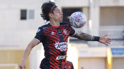 Joaquín Montecinos cambia de equipo en el fútbol chileno.
