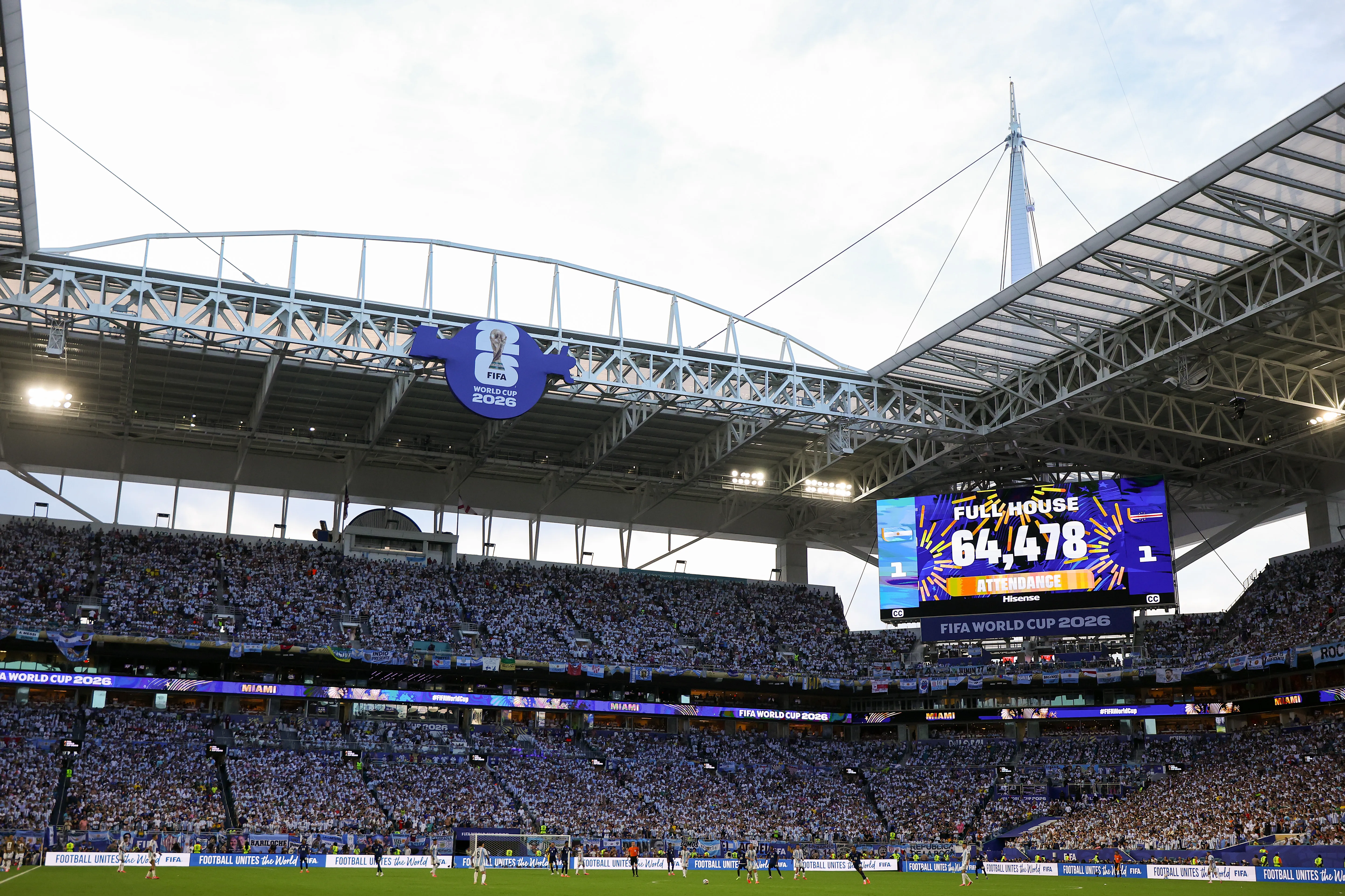 Hasta 44° grados de sensación térmica puede alcanzar el Hard Rock Stadium durante el partido de Inglaterra y Noruega.