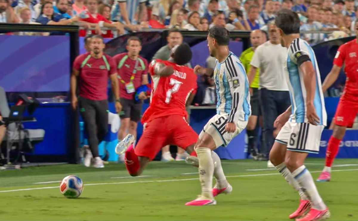 Suiza sufre insólita expulsión ante Argentina a instancias del VAR: “Por simular”