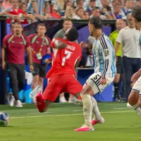 Video: Insólita expulsión sufre Suiza ante Argentina gracias al VAR
