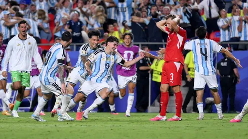 Argentina a semis sufriendo: asistencia chilena en Suiza no alcanzó.