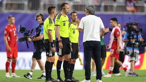 Otra vez un partido de Argentina termina con mucha controversia.