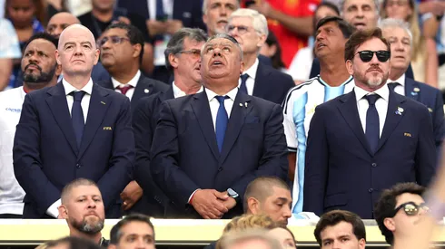 Gianni Infantino junto a Claudio Tapia y Alejandro Domínguez.