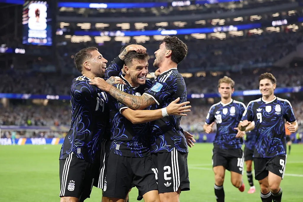 Argentina jugará de azul ante Inglaterra. (Photo by Stacy Revere/Getty Images)