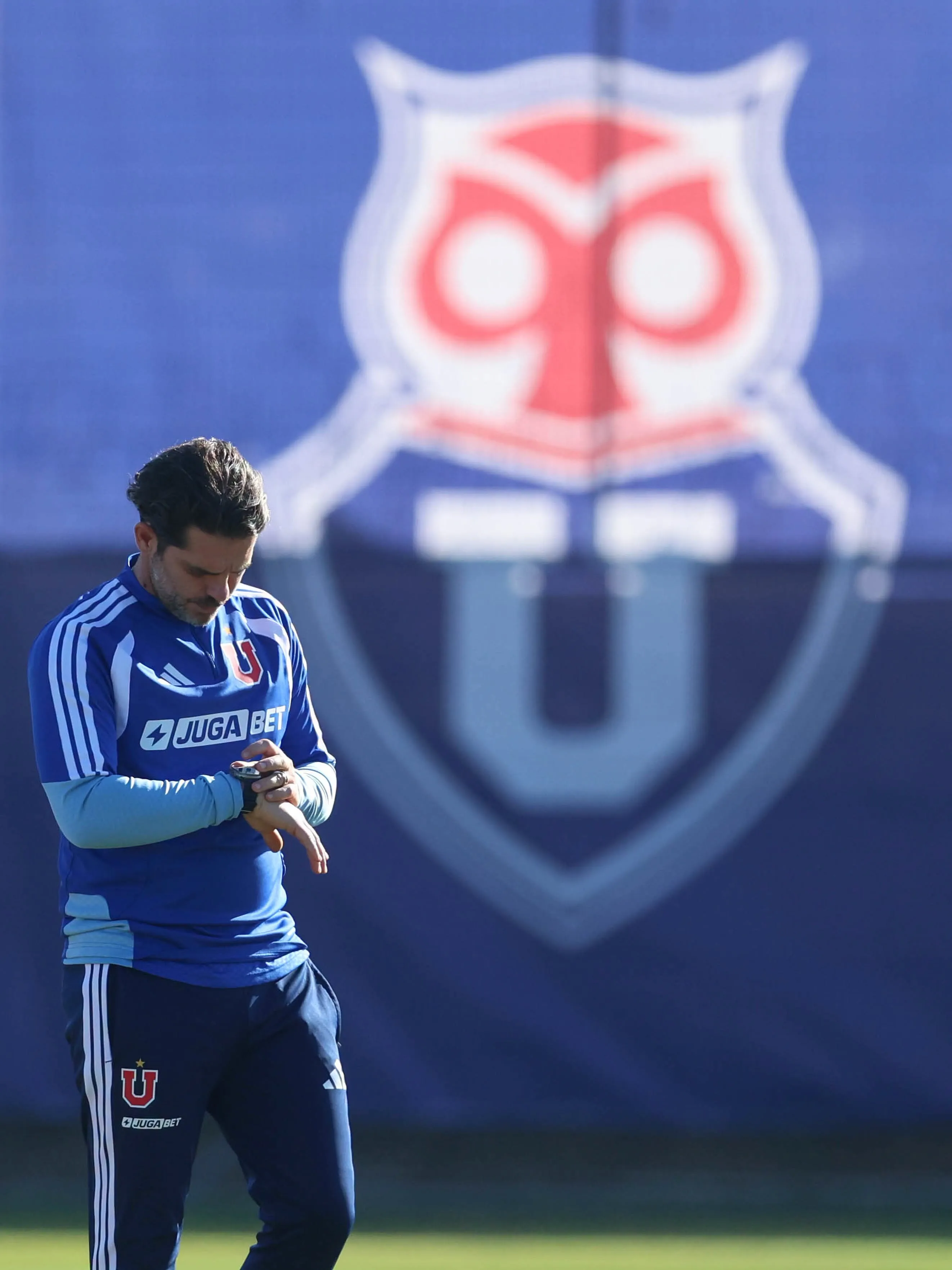Fernando Gago pone a tono a la U para la segunda rueda. Foto: U. de Chile.