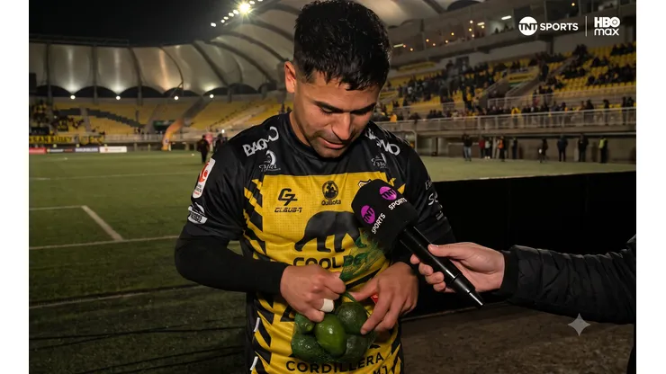 Danilo Catalán celebró de buena gana este peculiar premio.