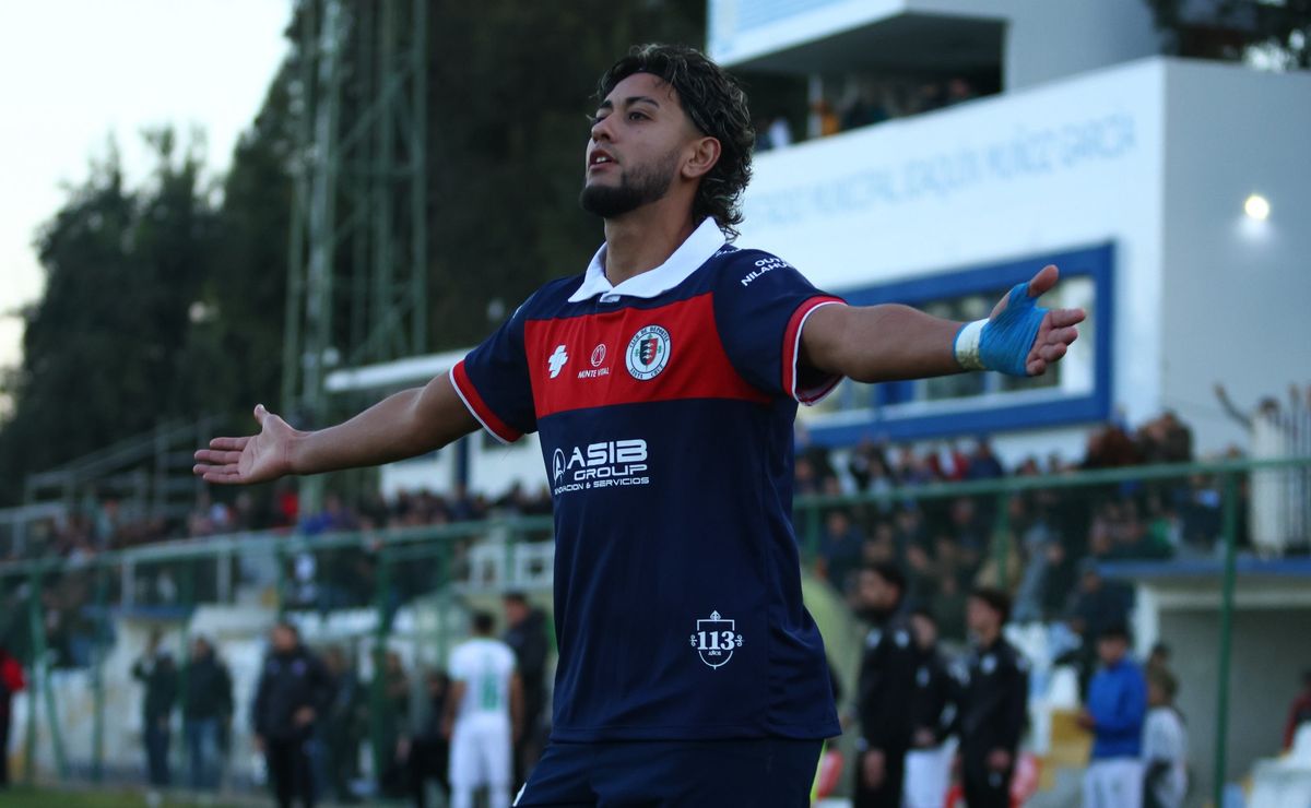 17 goles en el año y artillero de Primera B: avisan que Diego Arias se acerca a club copero del fútbol chileno