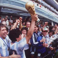 Aseguran que el "gol del siglo" de Maradona debió ser anulado